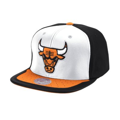 Mitchell & Ness NBA Day One Snapback Bulls White/Orange - Blanc - Cappello