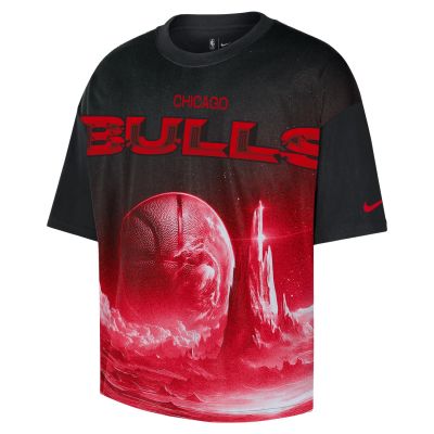 Nike NBA Chicago Bulls Courtside Boxy Tee - Nero - Maglietta a maniche corte Nike NBA Chicago Bulls Courtside Boxy Tee - Nero - Maglietta a maniche corte